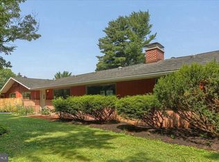 1949 Pine Dr, Lancaster, PA 17601