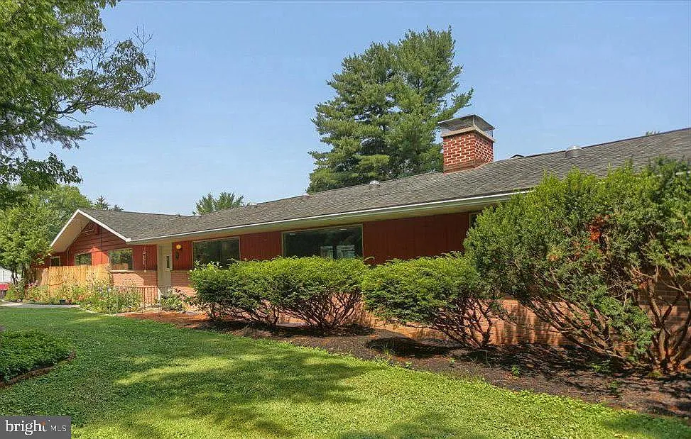 1949 Pine Dr photo 1