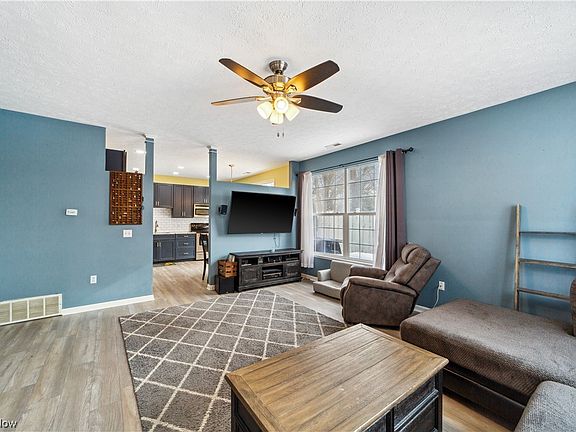2nd image of 26151 Hawthorne Ct #8B