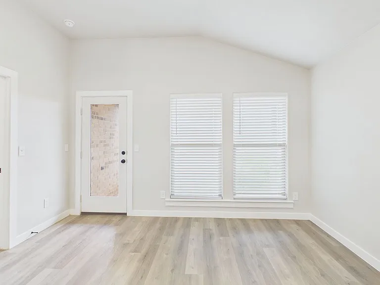 3102 Swenson St — Photo 8