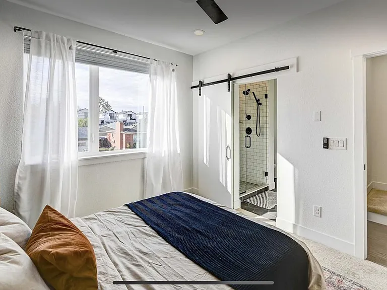 1370 Yates St #1 — Photo 10
