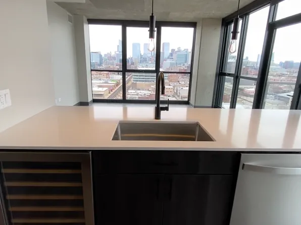 189 N Ada St #1101, Chicago, IL 60607