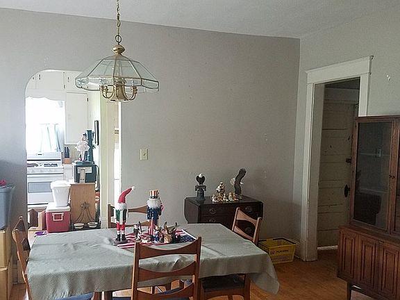 5th image of 403 E Lusher Ave