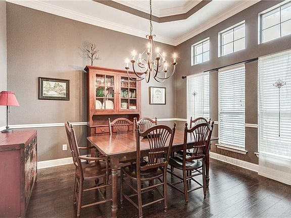 5th image of 216 Tipperary Dr