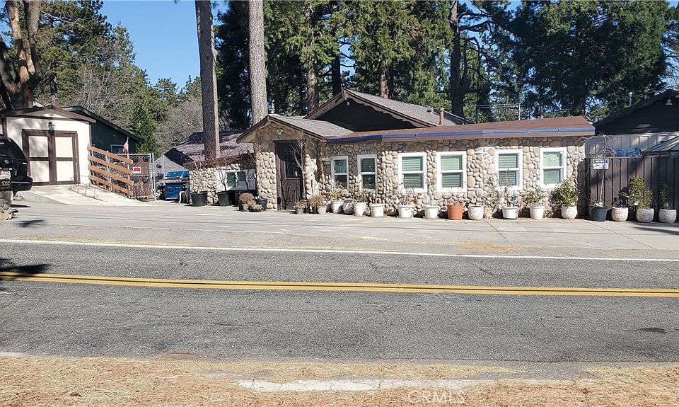 1st image of 1055 Playground Dr