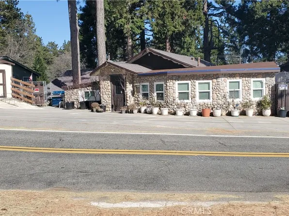 1055 Playground Dr, Crestline, CA 92325