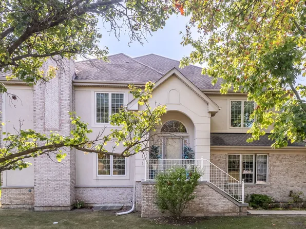 1 Beaconsfield Ct, Lincolnshire, IL 60069