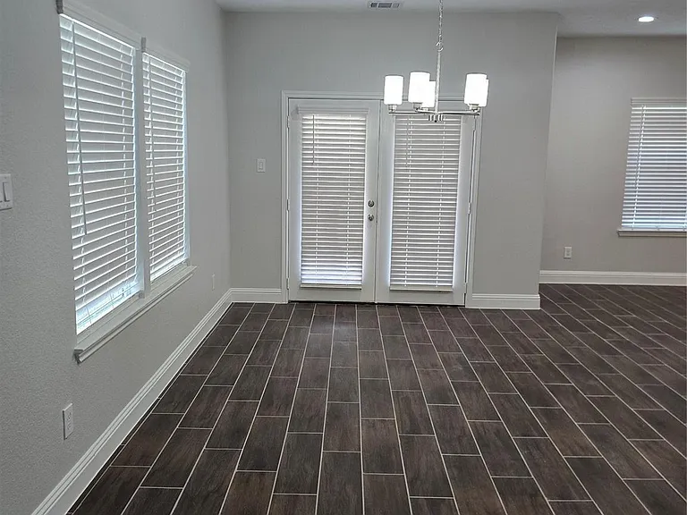 213 Adoue Ave — Photo 23