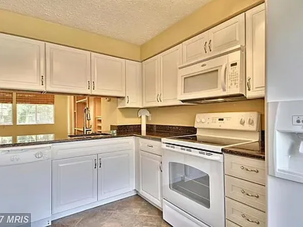 8511 Golden Ridge Ct, Lorton, VA 22079