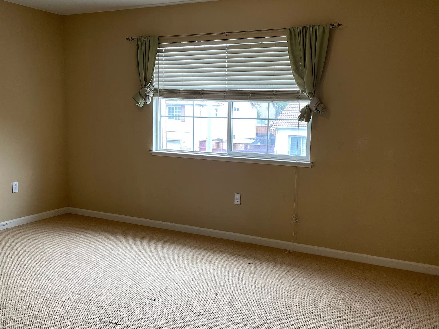 5 bed, 3446 sqft, $1,000 — Photo 3