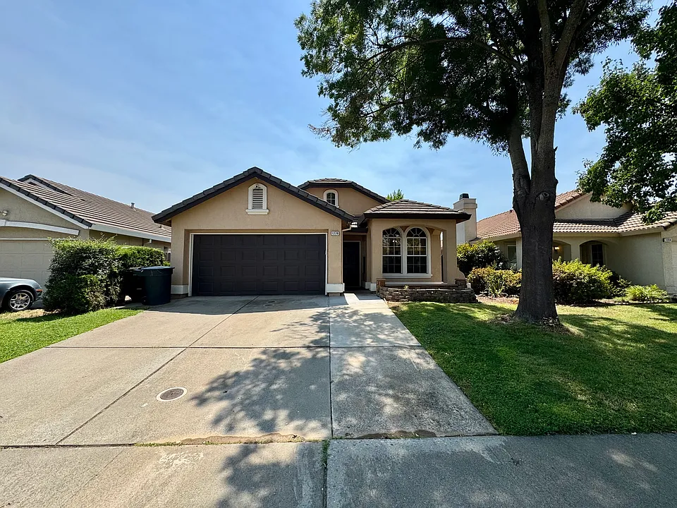 1220 Arbor Dr