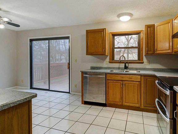 5th image of 3082 Strathaven Ct