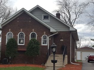 39 W Hattendorf Ave, Roselle, IL 60172