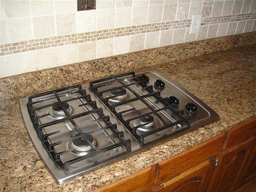 4th image of 40 Pineview Dr