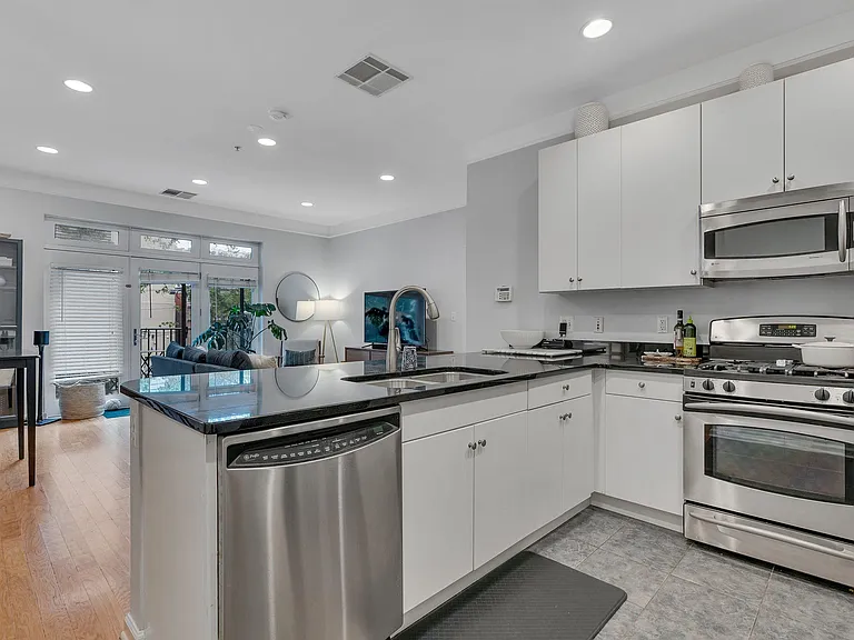 1300 Grand St #201 — Photo 6