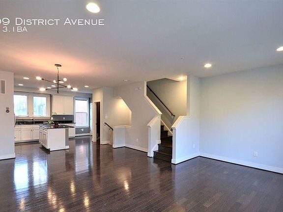 5th image of 3009 District Ave