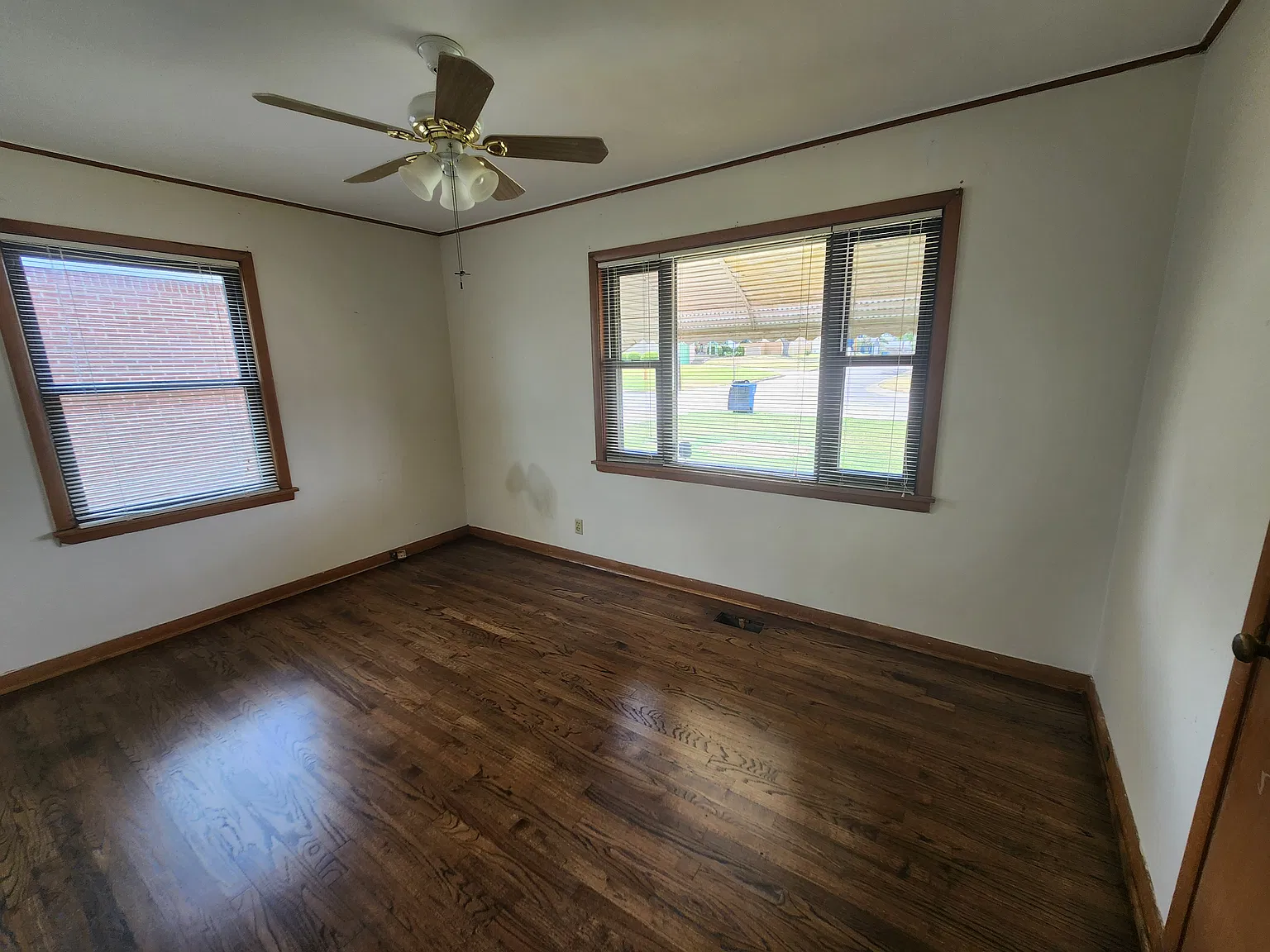 3 bed, 1.5 bath, 1232 sqft, $1,600 — Photo 4