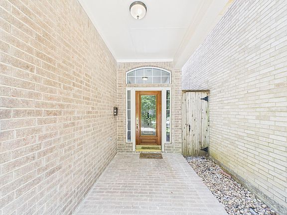 4th image of 5449 Fairdale Ln