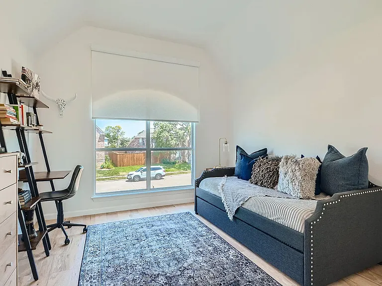 1323 Bradford Dr — Photo 13