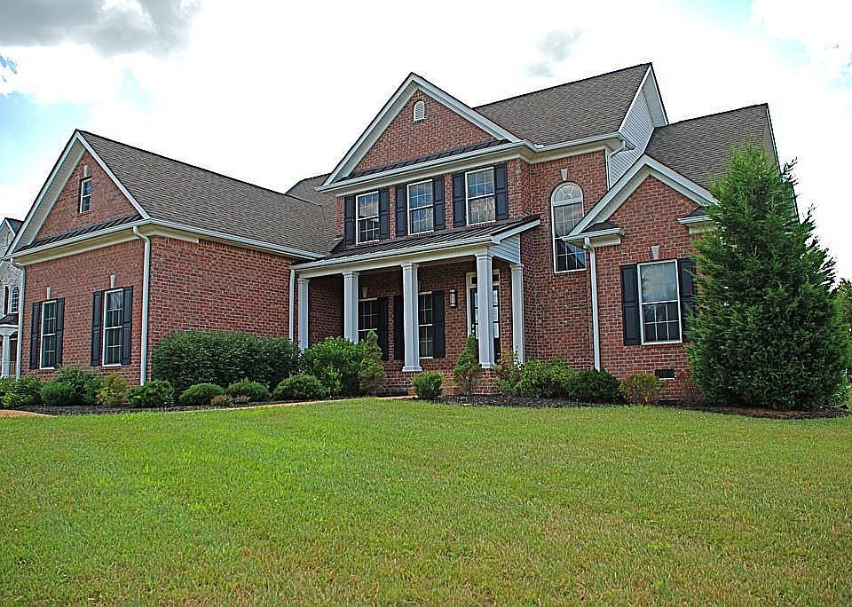 Upscale brick beauty in Williamson County