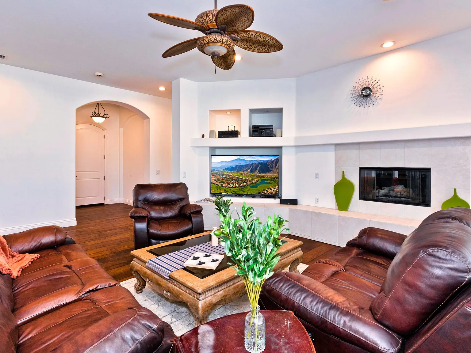 4 bed, 3.5 bath, 2495 sqft, $3,995 — Photo 4