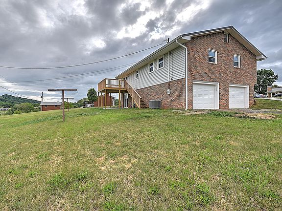 3rd image of 428 Old Hickory Cir