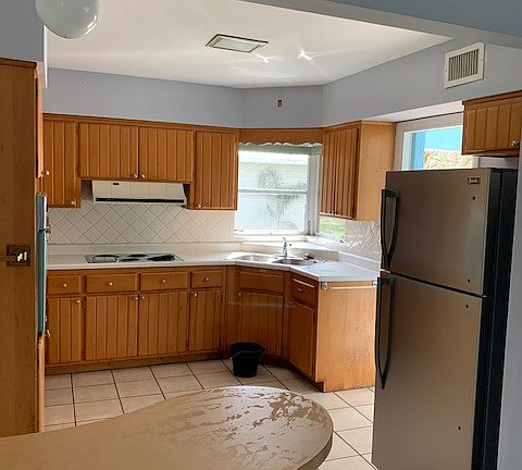 3rd image of 1717 Lake Clay Dr