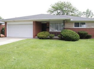33302 Mina Dr, Sterling Heights, MI 48312