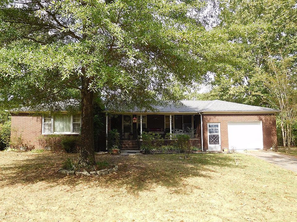 3Br 1 & 1/2 Bath Brick Home