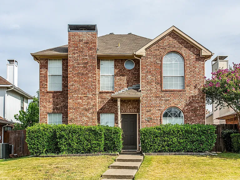 806 Burr Oak Dr — Photo 1