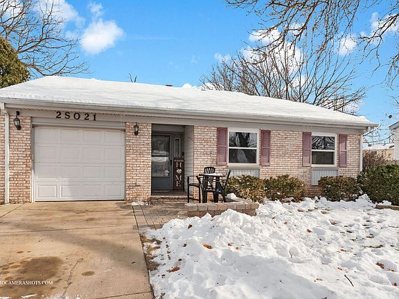 2nd image of 2S021 Lexington Ct