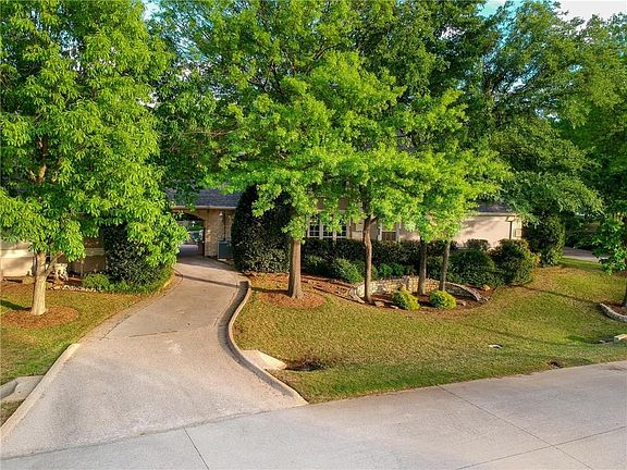 4th image of 2708 Creek View Dr