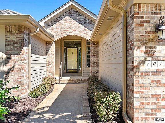 4th image of 1911 N 132nd Avenue Cir