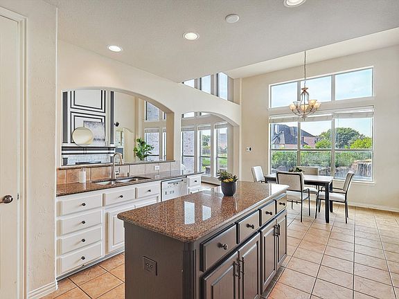 5th image of 404 Northshore Ct