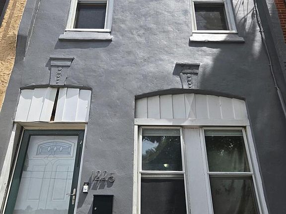 2nd image of 1225 W Huntingdon St