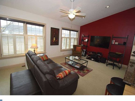 4th image of 555 Cricket Ln