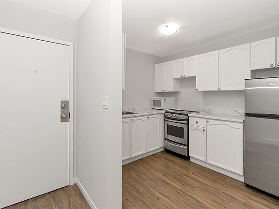 4th image of 12 Colborne St E #1480126