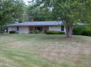 9689 Windgate Dr, Bloomington, IL