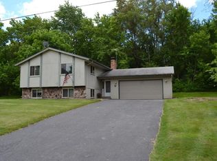 19101 Hanus Rd, Minnetonka, MN 55345