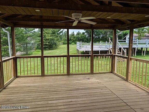3rd image of 1004 Creek Pointe Dr