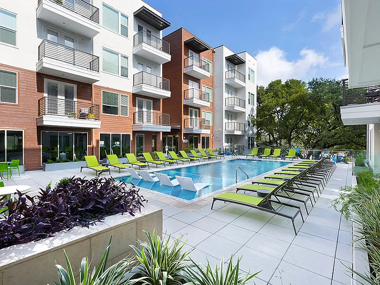 Groves South Lamar — Photo 14