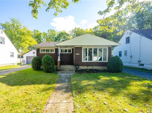 25 N Covington Dr, Buffalo, NY 14220