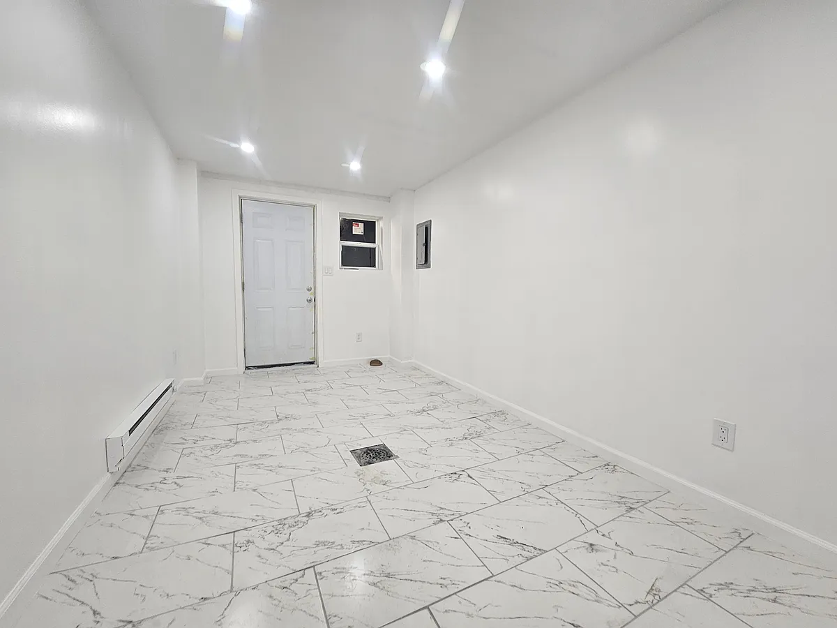Building Photo - 4120 Castor Ave