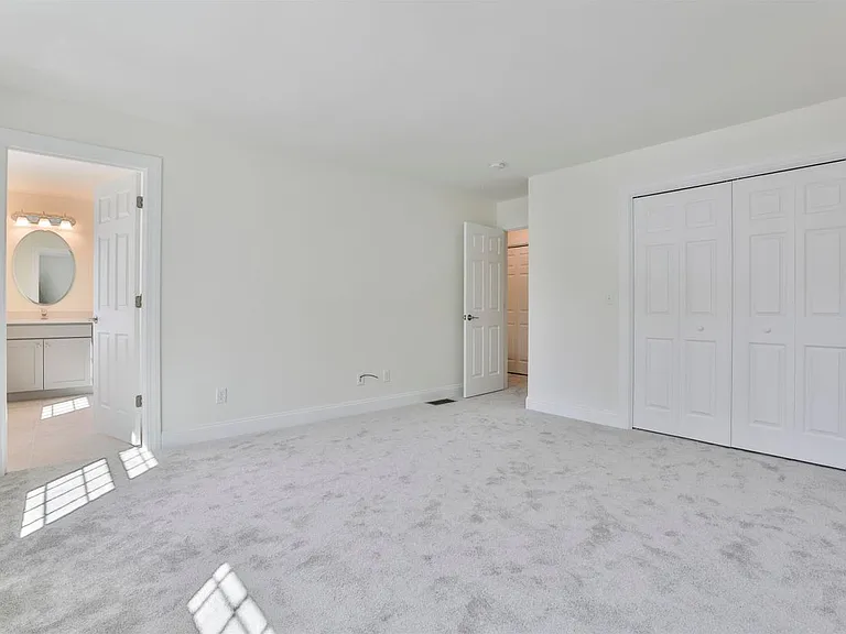 22 Reeds Ferry Way — Photo 37