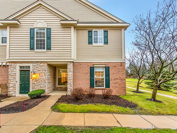 4th image of 2192 Pinecroft Dr #218