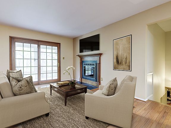3rd image of 2745 Loch Haven Dr