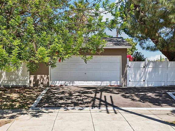 3rd image of 6616 Yolanda Ave