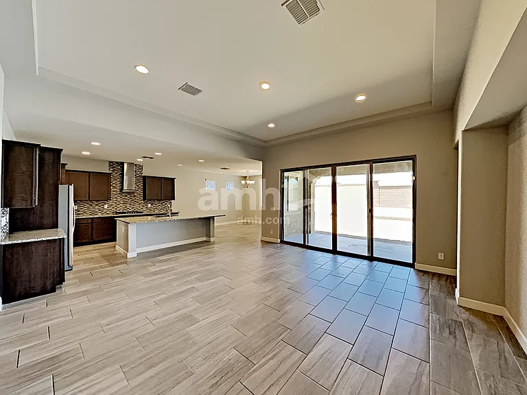 18240 W Thunderhill Pl — Photo 7