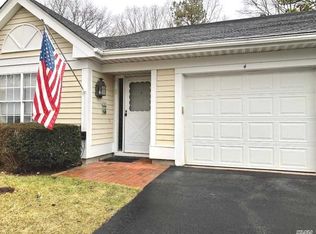 4 Baldwin Ct, Ridge, NY 11961