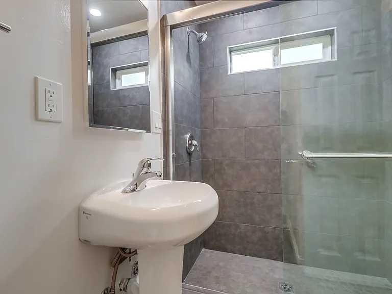 1024 Turquoise St #L — Photo 22